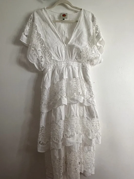 FARM Rio Off White Lace Richelieu Embroidered Tiered V-Neck Midi Dress - Picture 6 of 8